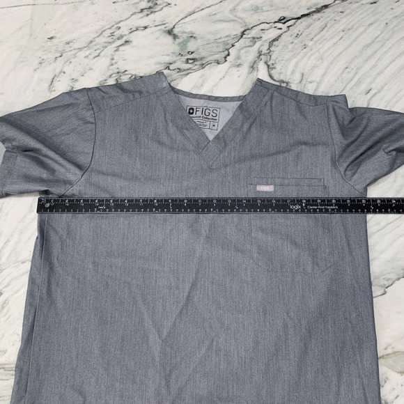 FIGS Technical Collection Scrub Top Mens Size M‎ Gray Medical Uniform - Picture 9 of 11